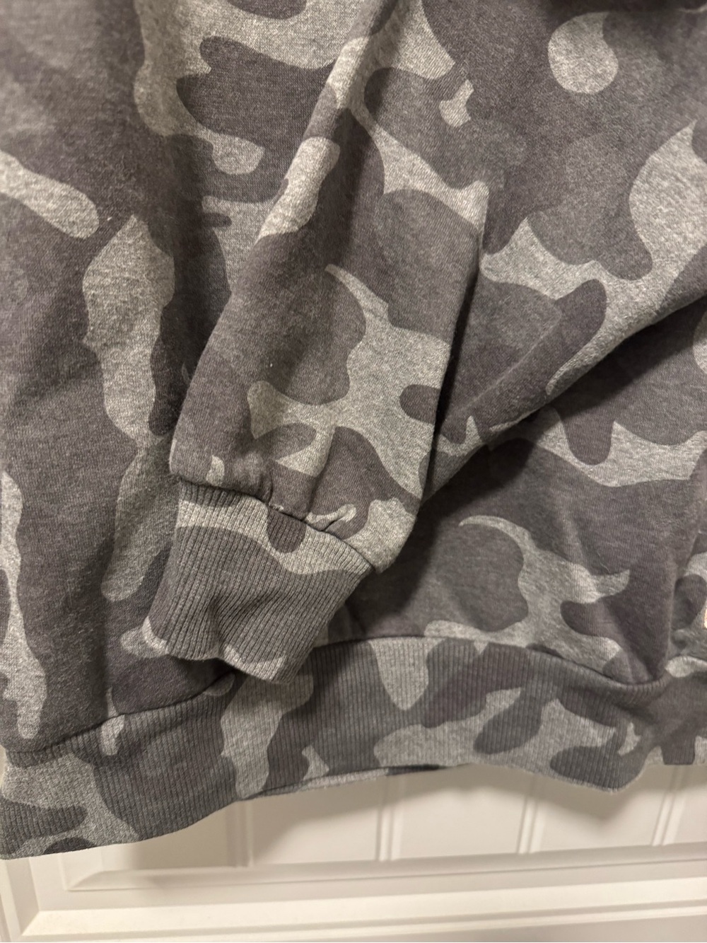 Georgia Bulldogs Camo Crewneck Sweatshirt with military design - Picture 3 of 10
